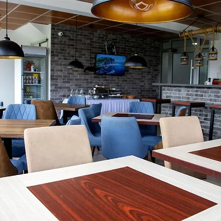 Elevenrooms Aparthotel 4*